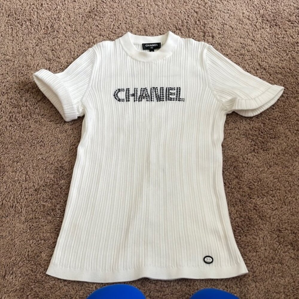 Chanel authentic ribbed tee
